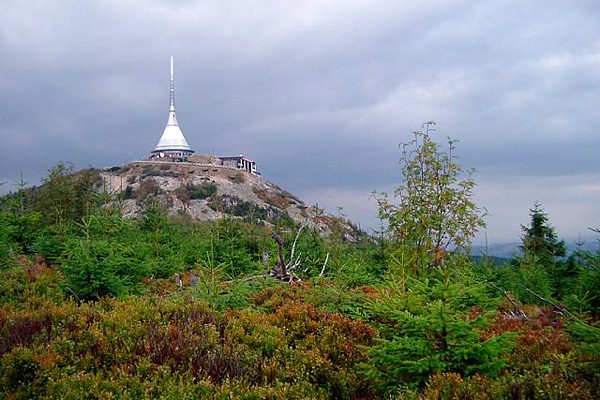 Башня Йештед в Чехии, больше напоминающая корабль пришельцев Восточная Европа,достопримечательности,Чехия