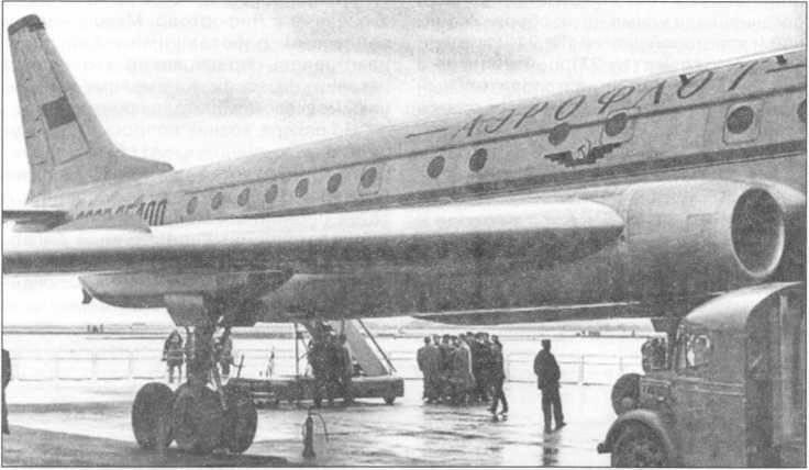 Из коллекции С. С. Цветкова. Двигатели, установленные почти вплотную к фюзеляжу, стали характерной чертой Ту-104.