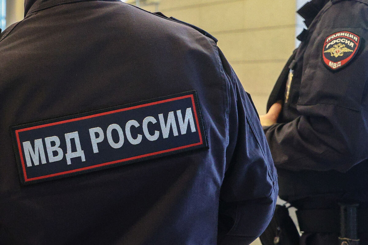 РИА Новости: полиция изъяла компьютеры из офиса журнала 