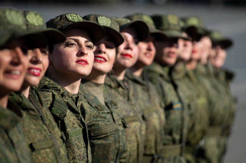 Девушка гвардия. Британские женщины военнослужащие. Женщины в Росгвардии. Женщина в военной форме рос гвардия.