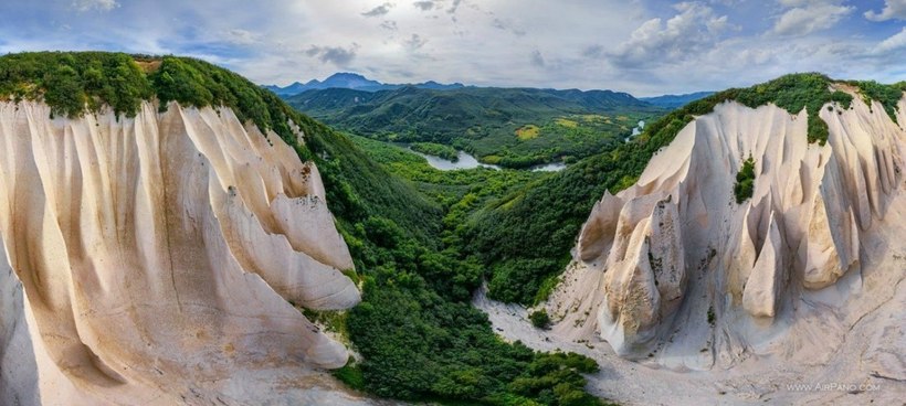 Кутхины Баты: впечатляющие скалы из пемзы на Камчатке