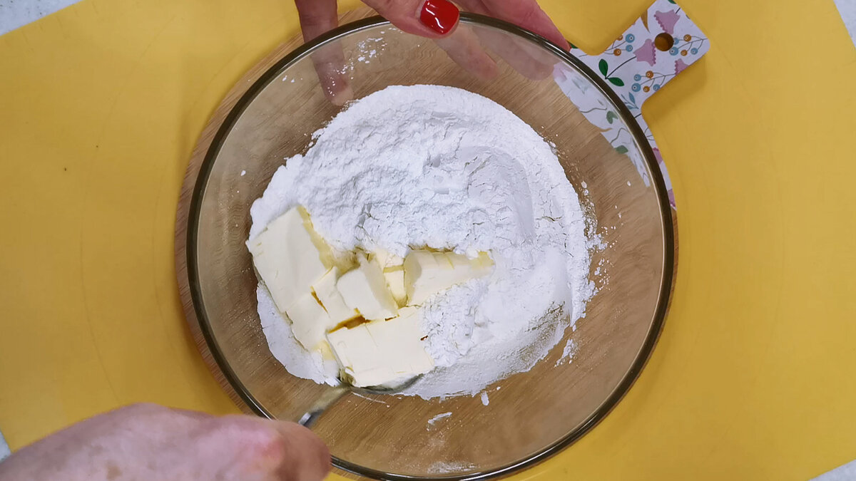 Пеку такие пироги с разными ягодами, начинки меняю по вкусу (рецепт с красной смородиной и нежной заливкой) форму, будет, очень, просто, добавить, теста, цвета, пирог, нужно, желтки, сахаром, хорошо, примерно, изменения, формы, тесто, руками, сахар, должна, белки