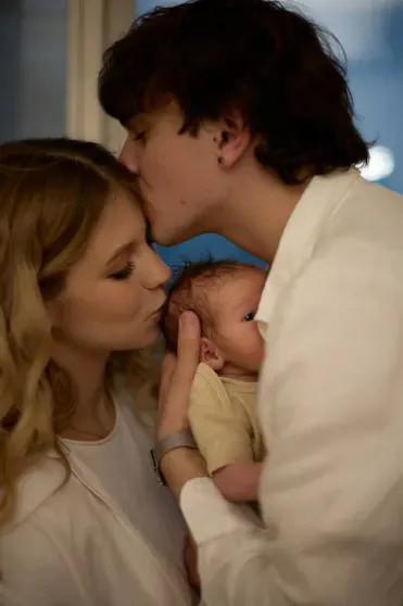 Александра Трусова и Макар Игнатов с сыном