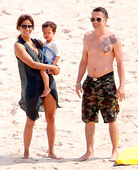 Все сама: Холли Берри возьмет на себя роль адвоката в судебном процессе с бывшим мужем Оливье Мартинесом Звезды,Звездные пары