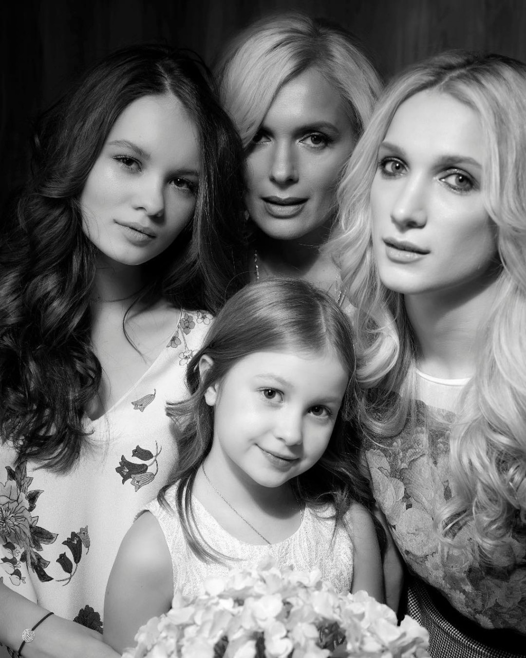 Кто отец пятого ребенка Марии Порошиной? Кто отец пятого ребенка Марии Порошиной? актриса