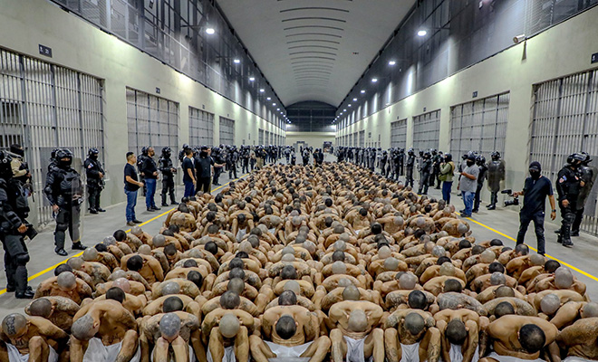 Как устроена мегатюрьма в Сальвадоре. Здесь сидят 40 тысяч человек CECOT, комплекс, содержания, безопасности, заключенных, осужденных, время, продолжает, зрения, точки, режима, учреждении, которые, общественной, учреждения, досуга, января, элементов, проживания, обустройстваИнтересный