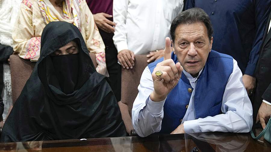 СМИ сообщили о переводе жены экс-премьера Пакистана из-под ареста в тюрьму