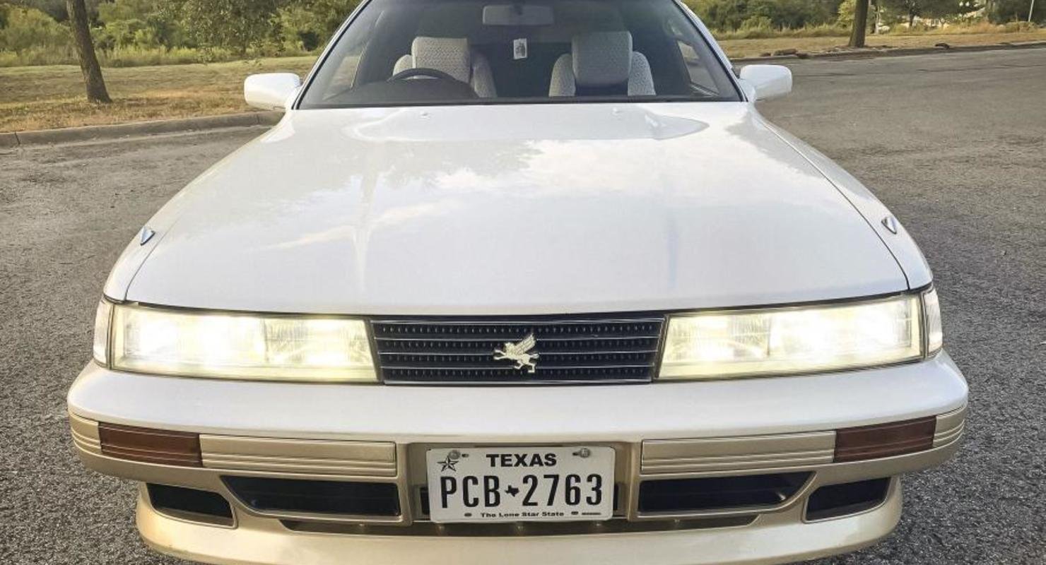 На торги выставили редчайший 32-летний кабриолет Toyota Soarer