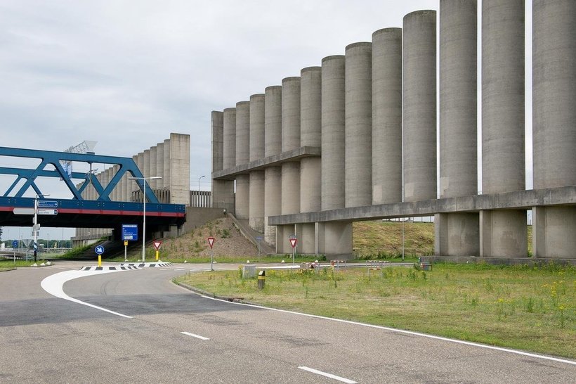 Для чего в голландском Розенбурге построили более 120 бетонных колонн