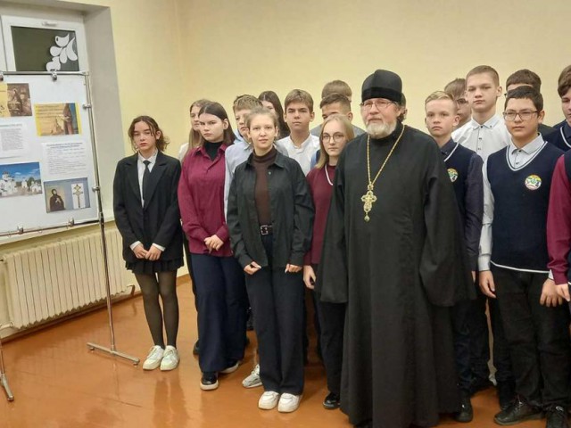 Настоятель Благовещенского храма Кличева встретился со школьниками.