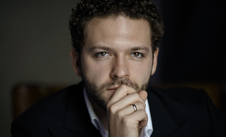 Константин Крюков о сильных мира сего, бриллиантах и прибавлении в семье