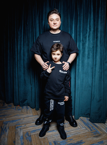 Алексей Чадов с сыном, Мария Кожевникова с детьми и другие гости премьеры фильма "Конек-Горбунок" Звезды,Красная дорожка