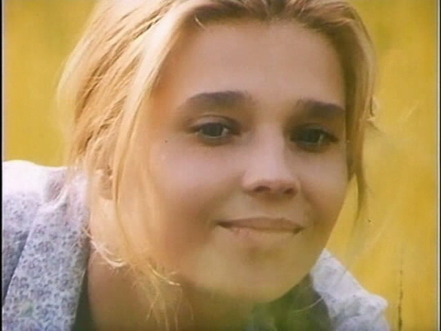 Таинственная девушка, сыгравшая странствующую артистку Марту в музыкальной сказке «Не покидай...» 