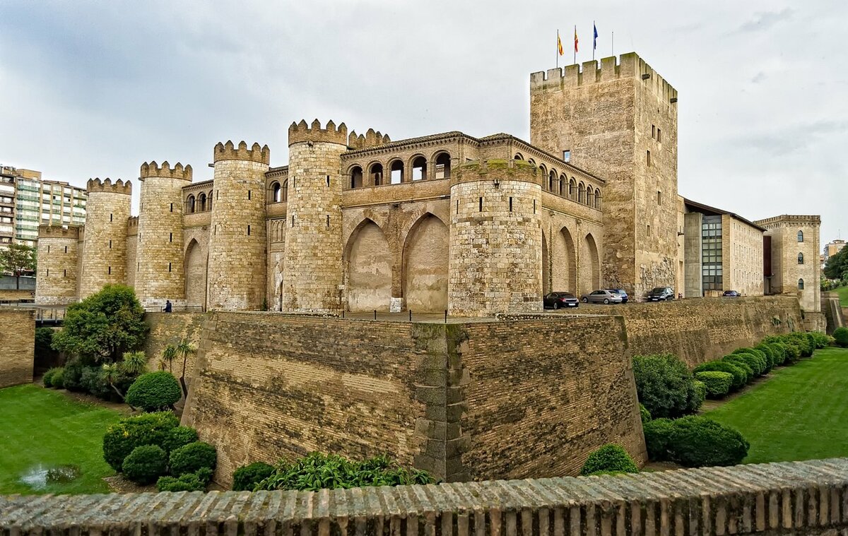 Замок Альхаверия. Сарагоса. Картинка из открытого источника.