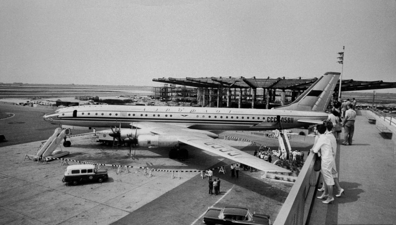 Самый большой в мире пассажирский самолет Ту-114 в Нью-Йорке. 1959 год 1959 год,авиация,история,СССР,Ту-114