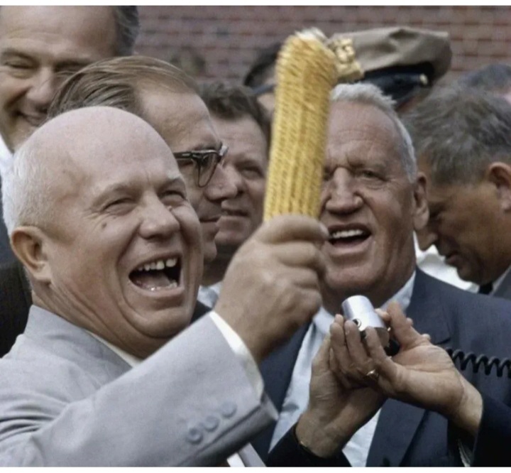 Закат Красной советской империи начался с ошибок Хрущева. Равно, как и расцвет русофобской либеральной интеллигенции.