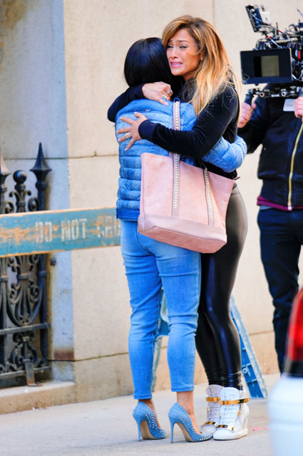 Стиль нулевых и слезы: новые фото Дженнифер Лопес в образе стриптизерши Звездный стиль