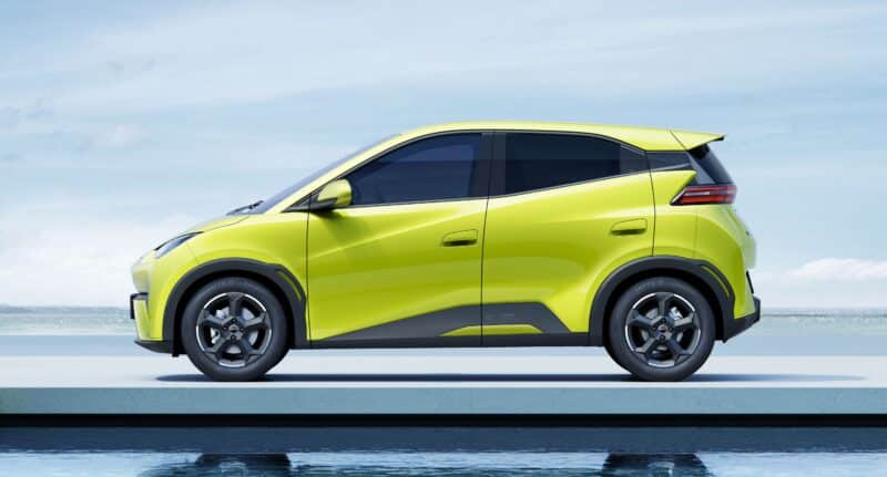 BYD опубликовал официальные фотографии электромобиля Seagull стоимостью 11 600 долларов США. Запуск состоится 18 апреля. , возможно с натрий-ионным аккумулятором