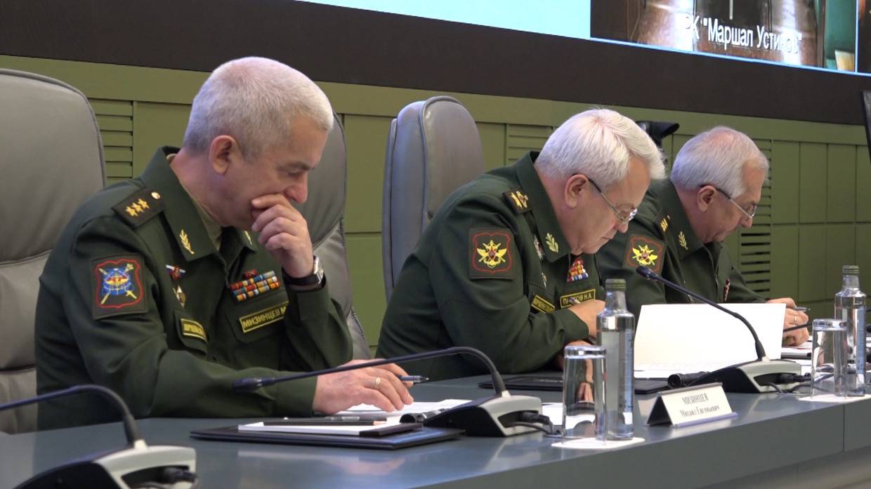 Российские военные приняли участие в международном «Географическом диктанте-2021»