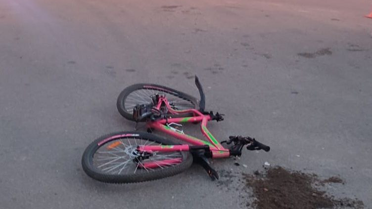 В Подмосковье мусоровоз насмерть сбил девочку на розовом велосипеде