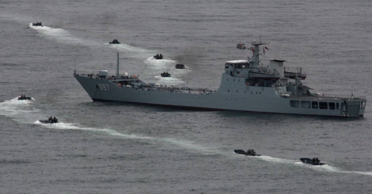 Китай показал боевые возможности авианосца «Ляонин» Весь мир