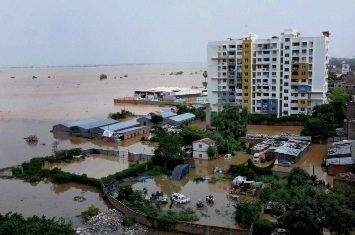 Источник: https://www.indiatvnews.com/news/india-floods-wreak-havoc-in-bihar-mp-rajasthan-pm-promises-centre-s-support-to-affected-states-344727
