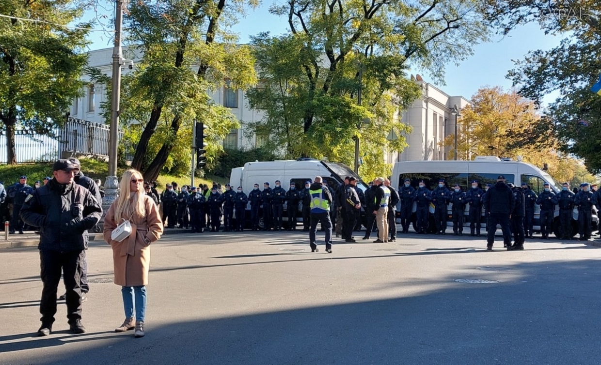 Профсоюзы Украины вышли на протест у кабмина: «Зеленский, хватит унижать и обманывать свой народ»