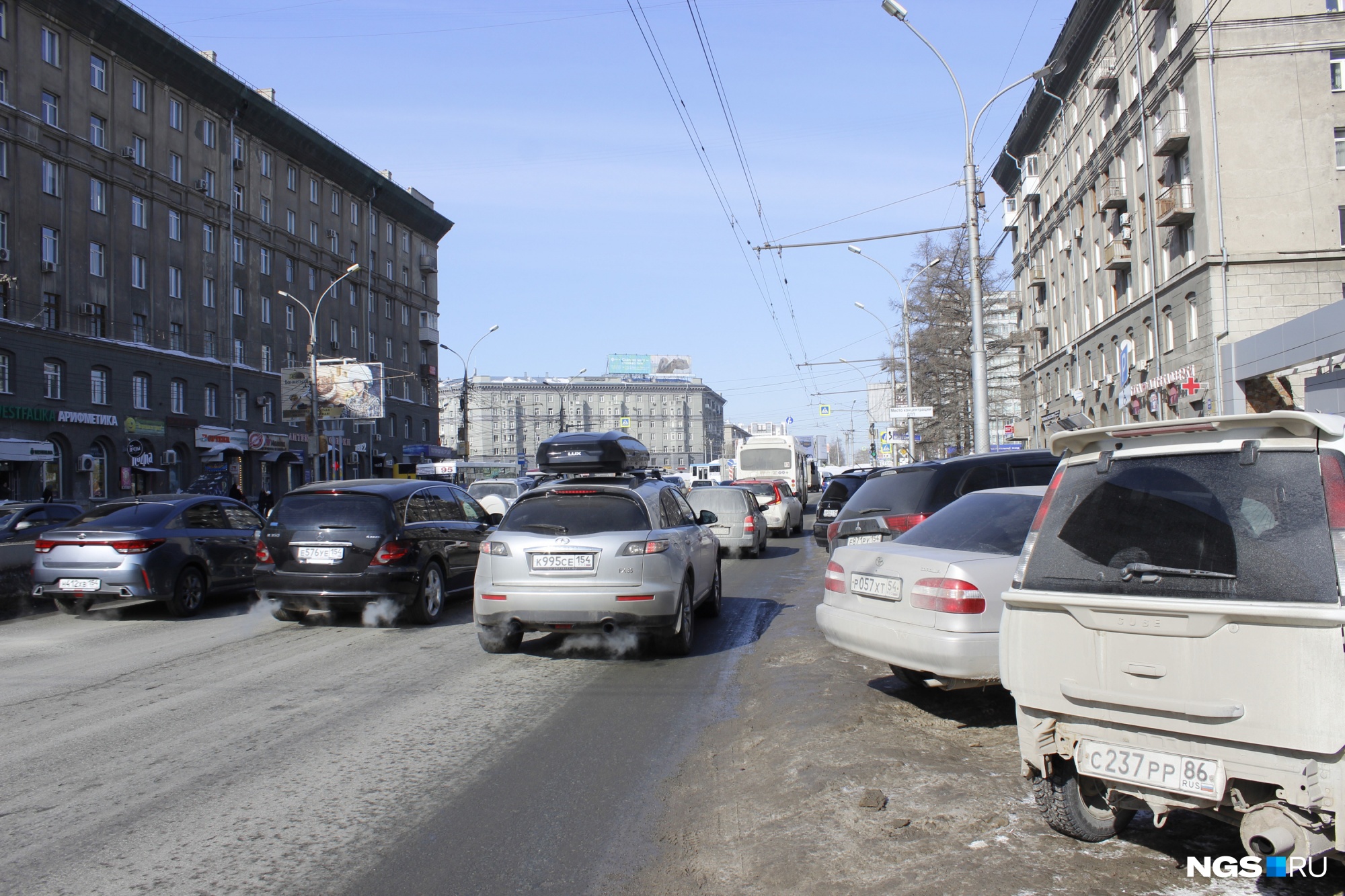 Нарушение правил парковки Новосибирск красный проспект