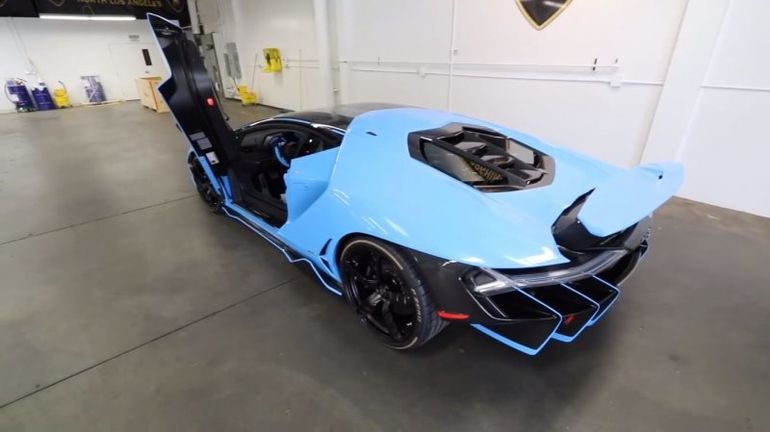 Lamborghini Centenario: как распаковывают новенький суперкар авто,авто и мото,автоновости