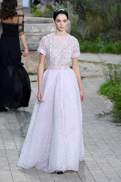 Неделя высокой моды в Париже: Кайя Гербер, Джиджи Хадид и Саша Лусс на показе Chanel Неделя высокой моды в Париже: Кайя Гербер, Джиджи Хадид и Саша Лусс на показе Chanel Новости моды