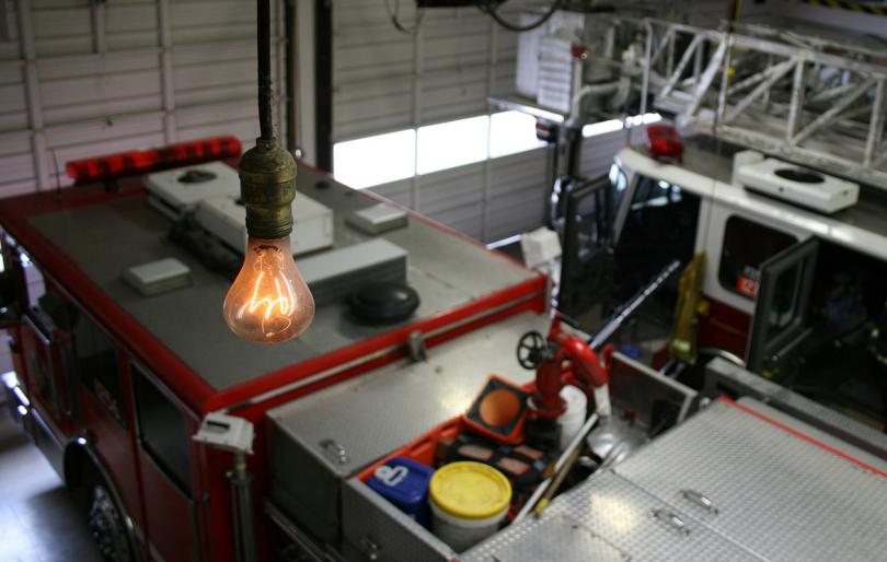 Столетняя лампочка на пожарной станции в Калифорнии, горящая с 1901 года