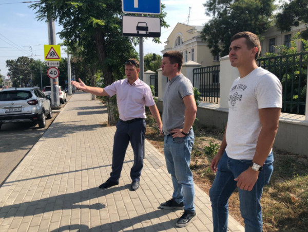 Активисты ОНФ проверили дорожные работы на ул. Руднева