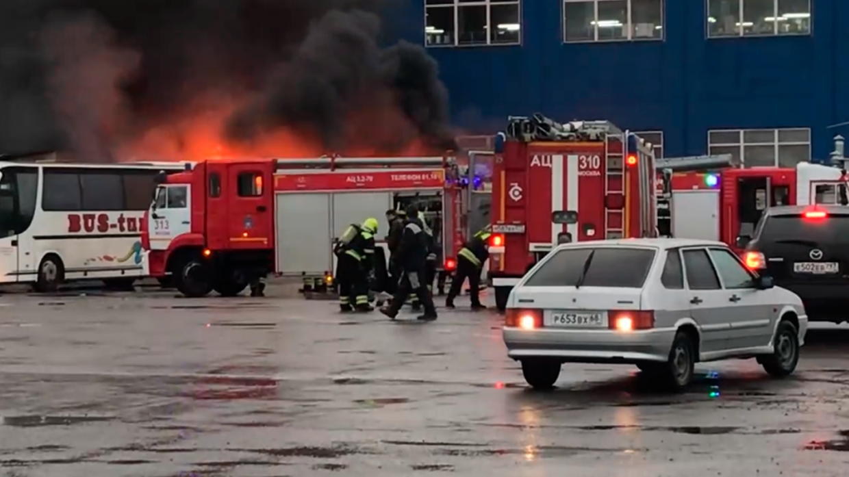 Пожарные ликвидировали возгорание в спортивном комплексе в Сургуте