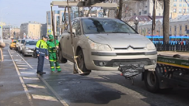 Картинки по запросу Автомобили без номеров начали эвакуировать в Москве в целях безопасности