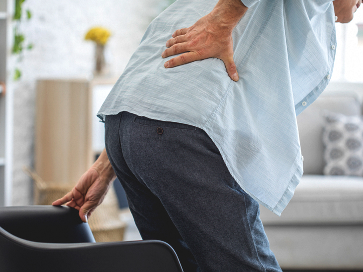 Ноющая боль в спине: причины, диагностика, консультация врача, лечение и профилактика