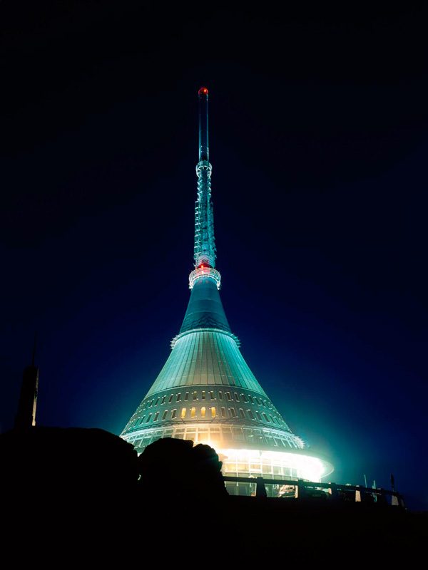 Башня Йештед в Чехии, больше напоминающая корабль пришельцев Восточная Европа,достопримечательности,Чехия