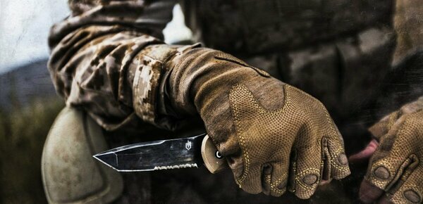 Есть только 2 надежных метода защиты от ножа. Все остальное не гарантирует жизнь