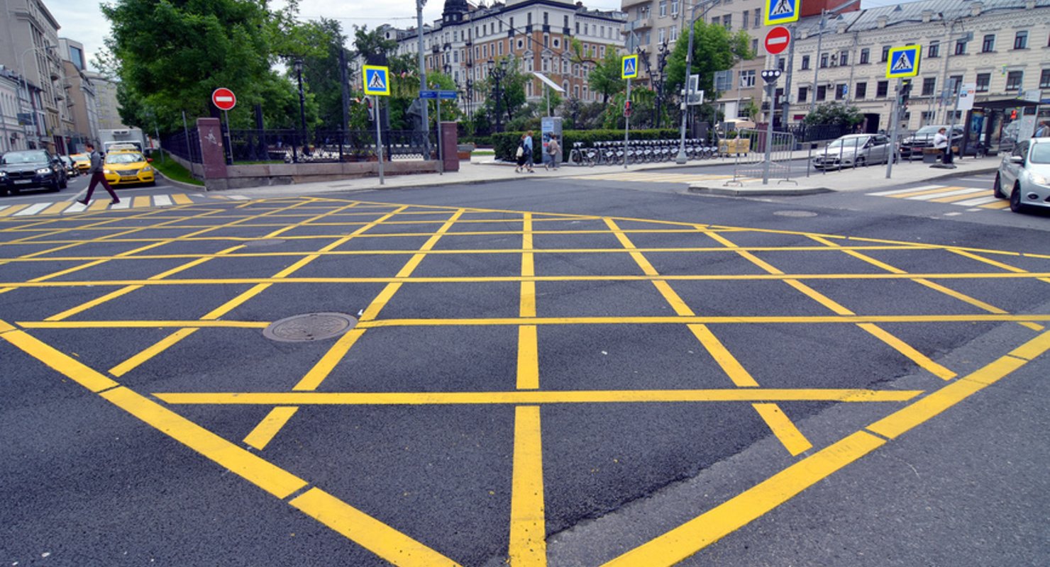 Вафельная разметка, правила движения и штрафы