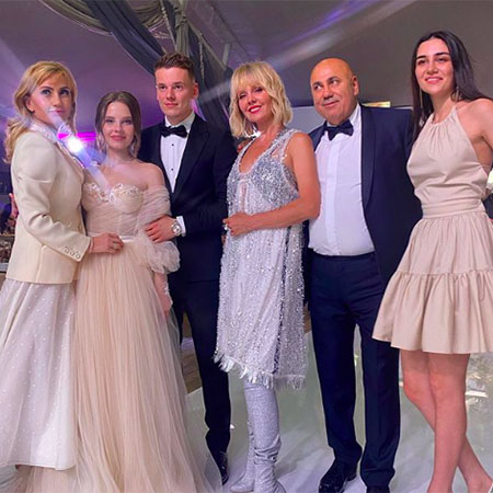 Сын Валерии Арсений Шульгин женился: как прошла пышная свадьба с участием звезд Сын Валерии Арсений Шульгин женился: как прошла пышная свадьба с участием звезд Свадьбы,Звездные свадьбы