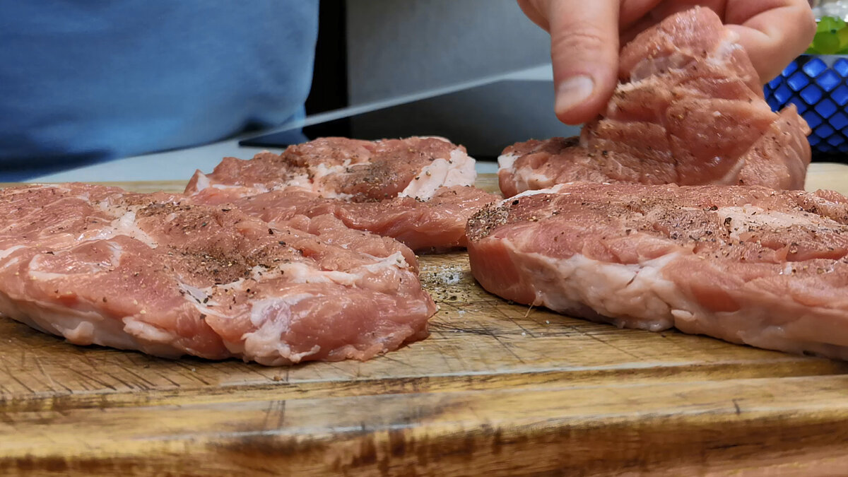 Сложили вместе мясо с овощами и капустой и в духовку. Все по-нашему, просто, сытно и вкусно можно, просто, овощами, капусту, свиная, форму, минут, шейка, блюда, этого, конце, соленая, капуста, фольгой, слишком, слегка, сначала, вокруг, Запекаем, духовку