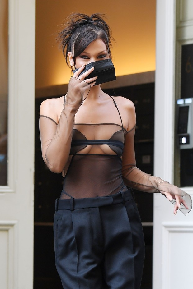 Фото №2 - Самое провокационное боди — из черной сетки, как у Беллы Хадид на вечеринке MTV