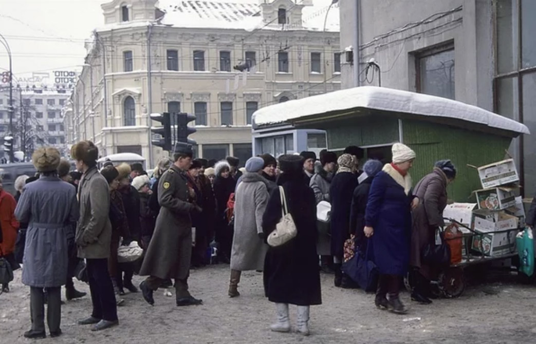 Совковая уличная мода. 