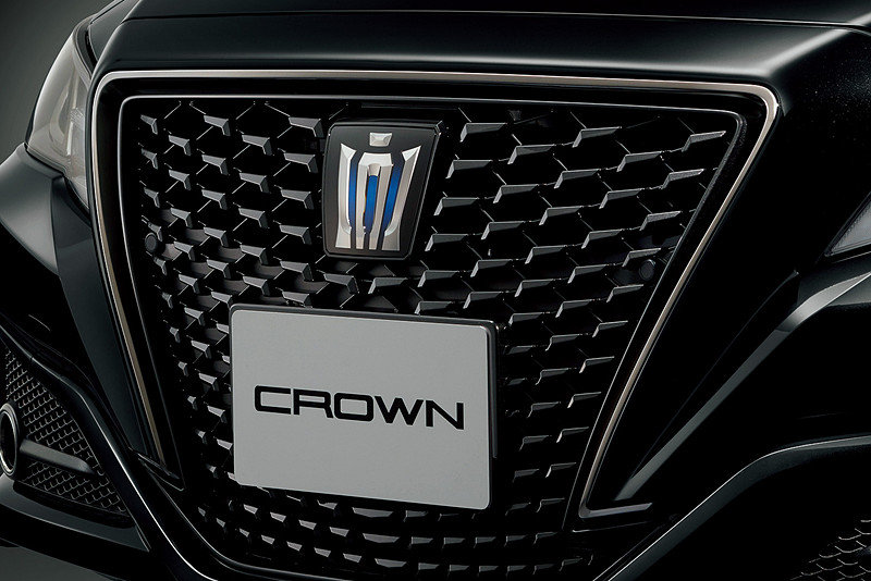 В Японии представили Toyota Crown в версии Sport Style