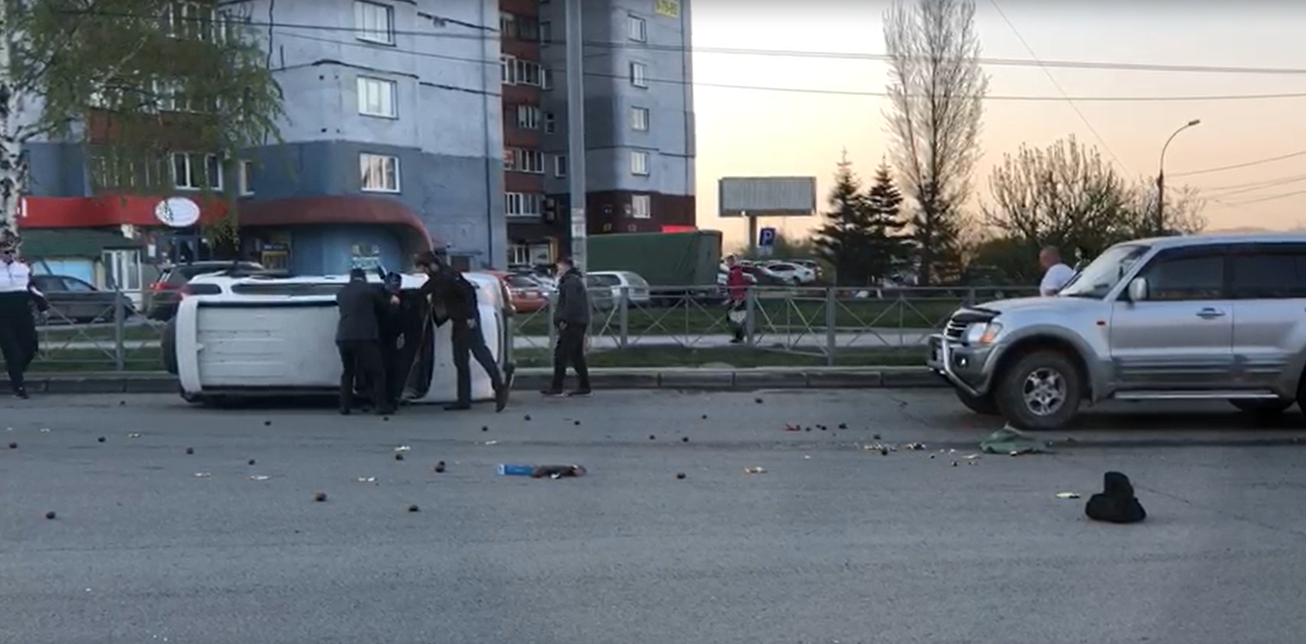 Нгс новости новосибирск сегодня происшествия. Авария на Ватутина Новосибирск. ДТП на Ватутина Новосибирск. Авария сегодня в Новосибирске на пересечении Ватутина и. Авария на перекрестке Немировича и.