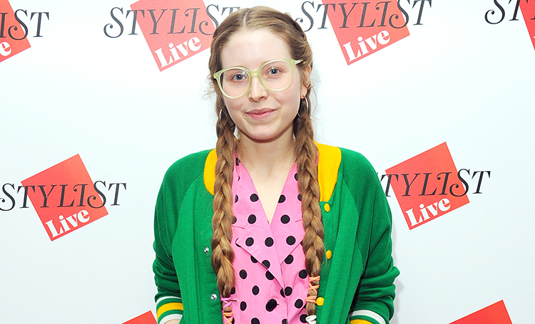 Реанимация позади: звезда "Гарри Поттера" Джесси Кейв показала новорожденного сына