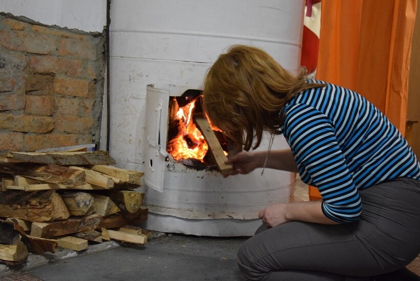 Где в России до сих пор топят печь дровами, и почему их хранят на улице отопление,ремонт и строительство