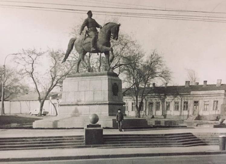 Про памятник Котовскому в Кишинёве и не только история