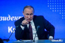 12 ежегодная итоговая пресс-конференция Путина В.В. Москва, путин владимир, жест рукой, указывает пальцем
