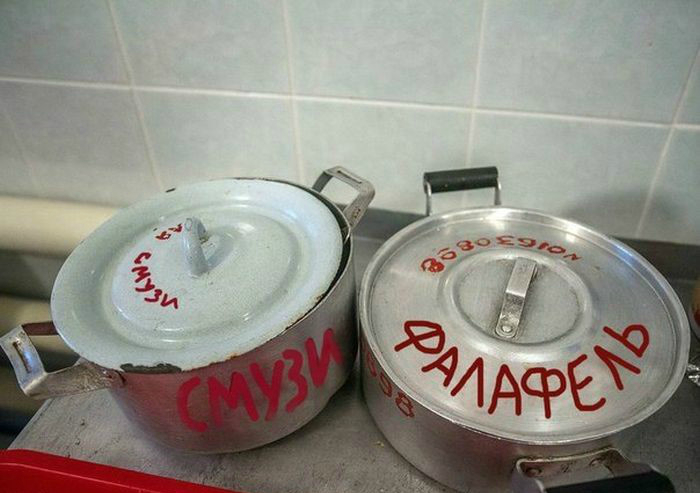 10 уморительных снимков из отечественных столовых 