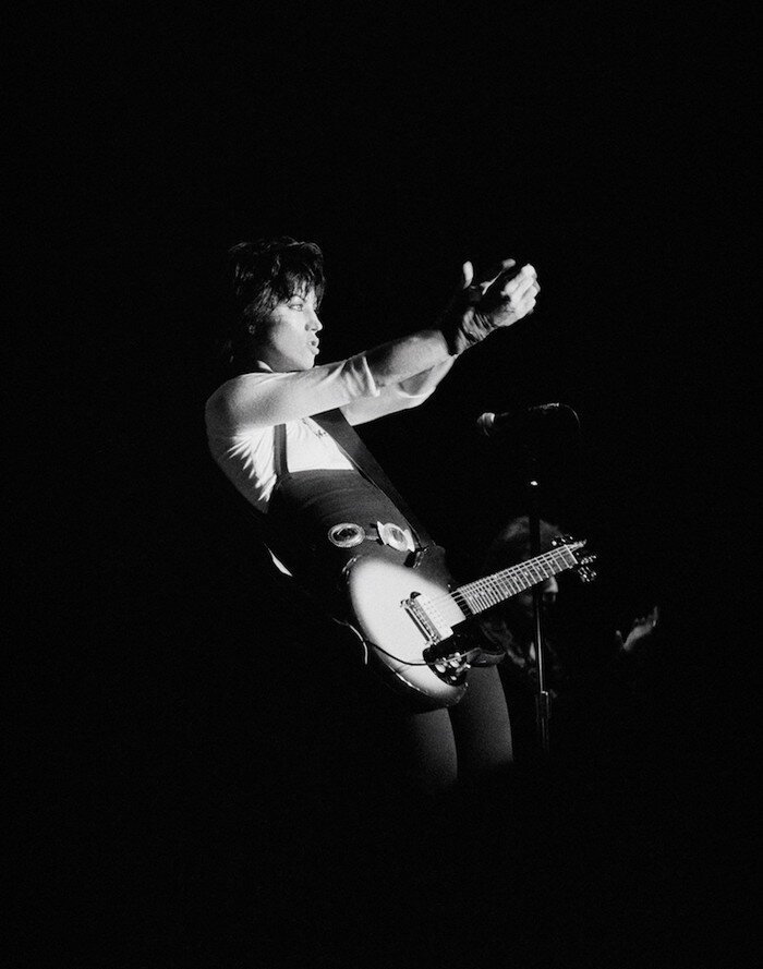 Фотограф, сделавший карьеру скрытой съёмкой на рок-концертах Фотограф, сделавший карьеру скрытой съёмкой на рок-концертах фотография